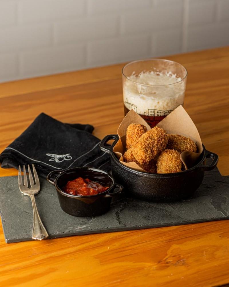 SMOKED RIB CROQUETTES AND GUAVA BARBECUE Suinco