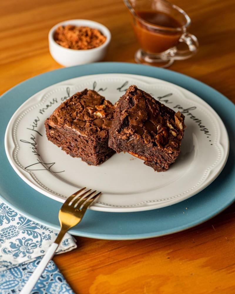 BROWNIE WITH CARAMEL AND BACON CRISPY Suinco